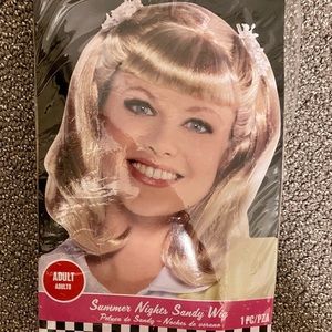 “Good Sandy” wig
